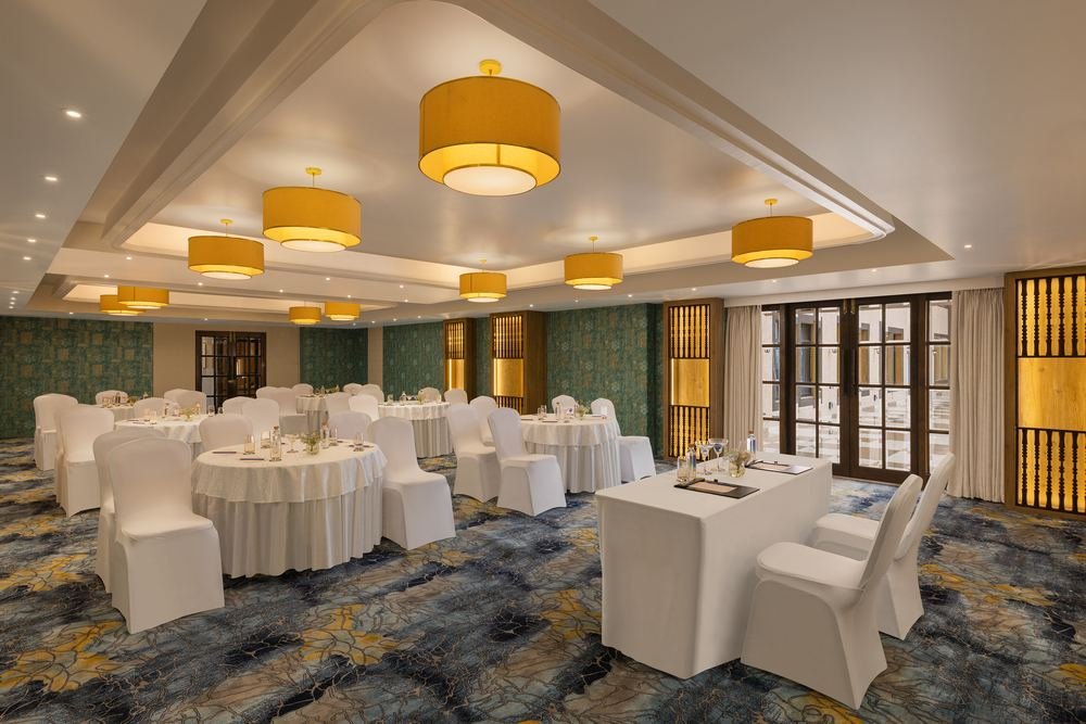Conference banquet with drum lighting