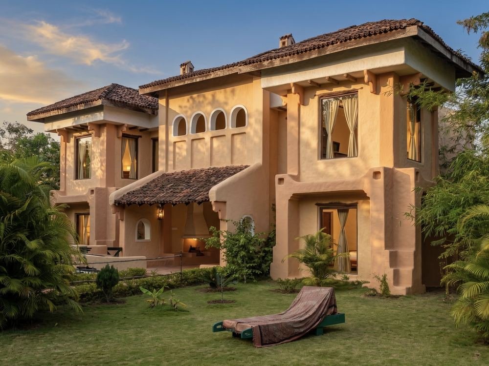 Two-storey villa in the tree line