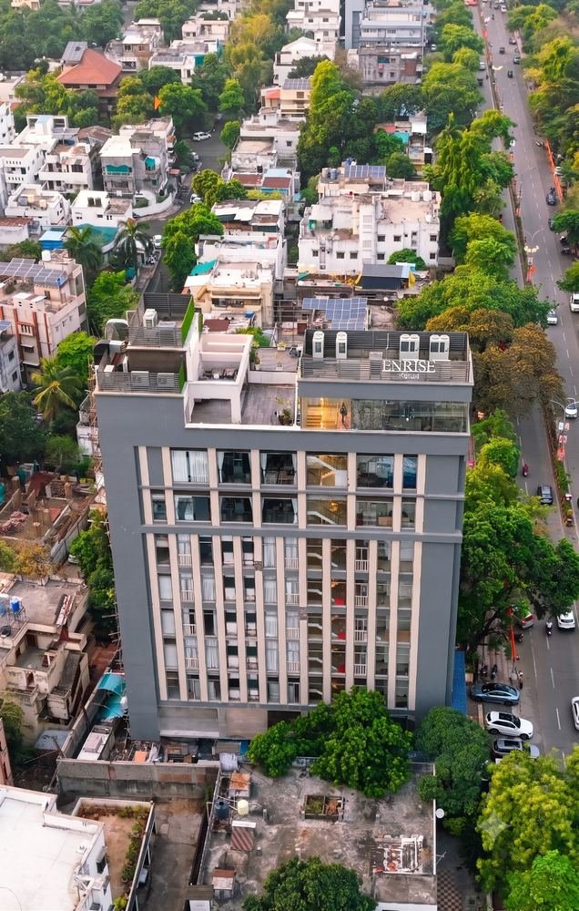 The tower on its urban plot